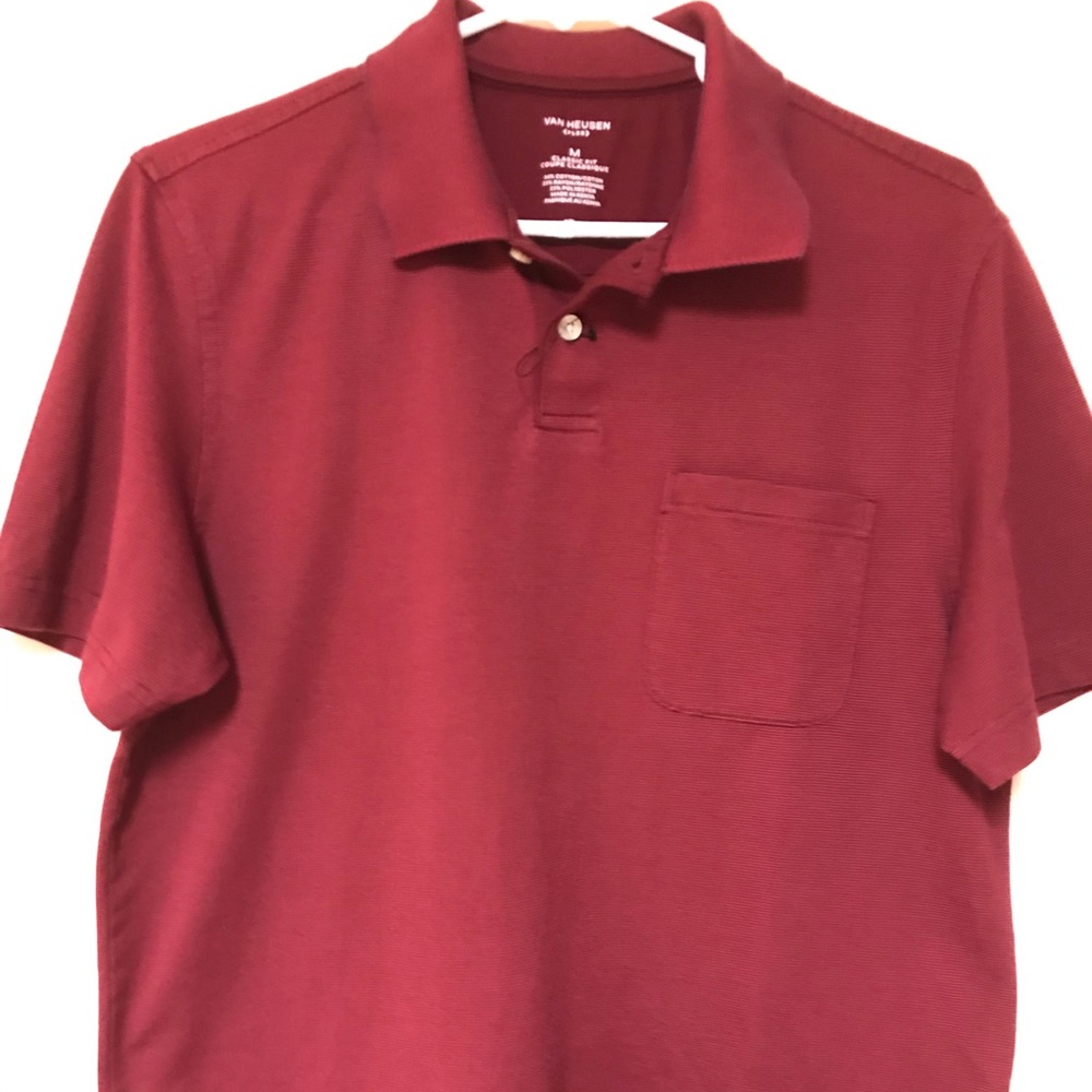 Men’s polo T-shirt.
